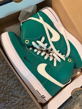 Nike Mid-Top Sneakers in Teal and White